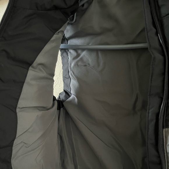 Puma Boys Puffer Vest | Size S 7/8 | Black & Gray | Full Zip | Like New - Picture 8 of 9